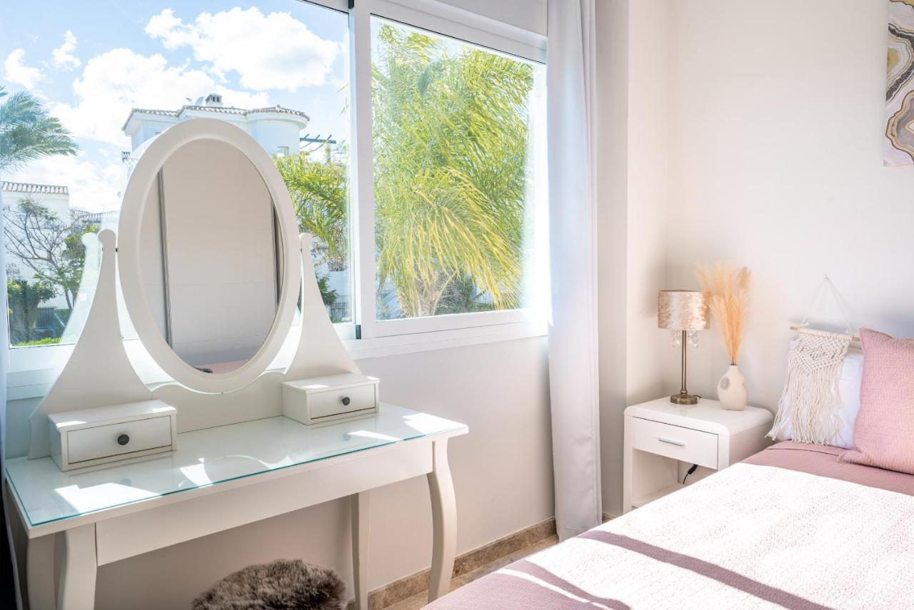 2bdr Penthouse, Naranjos, W/pool, 2km P.banus Apartament